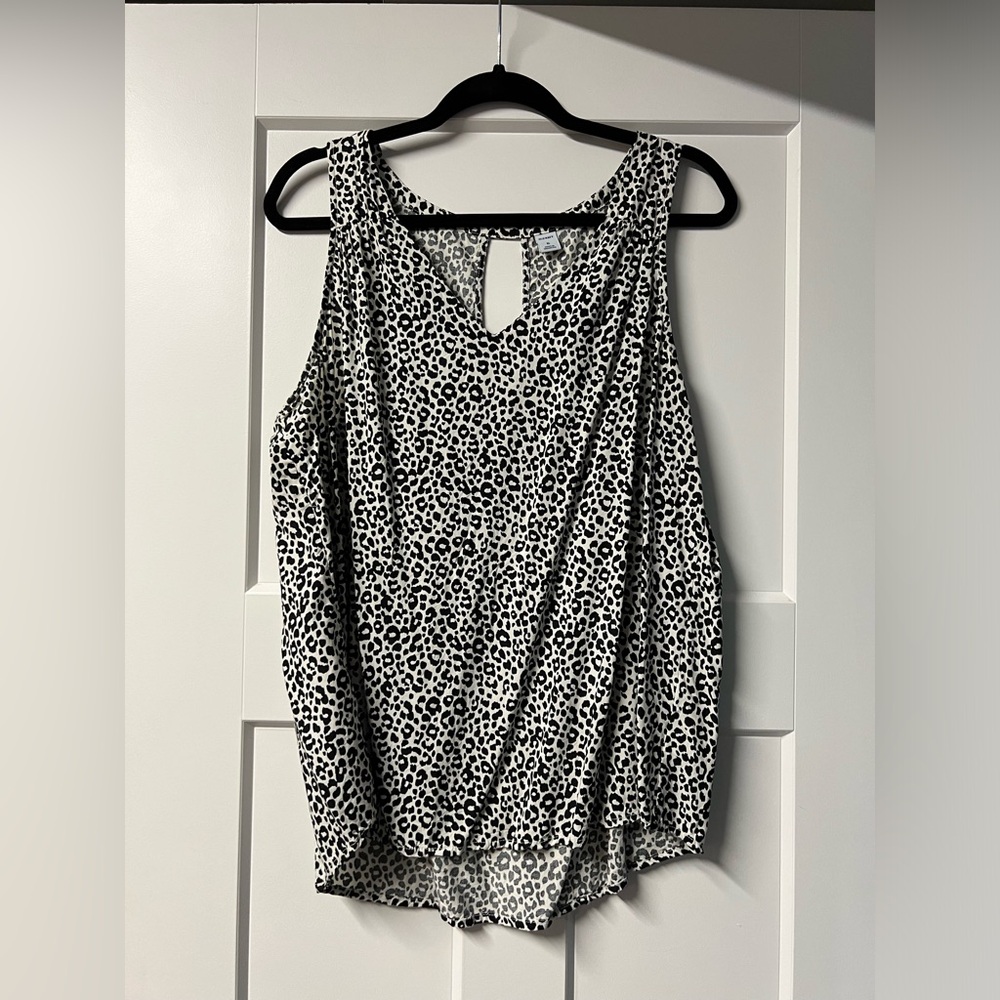 Old Navy black and white leopard print tank. Size XL.
